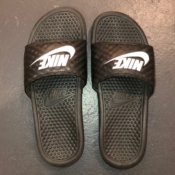 Nike Shoes - Nike slides barely used